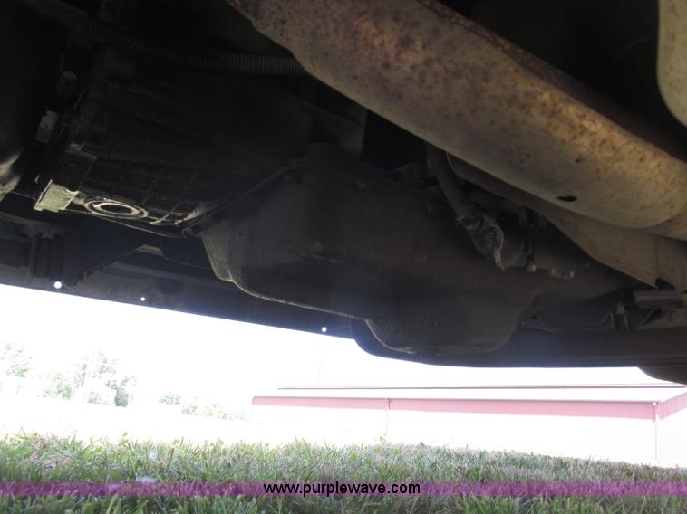 image for item B5158 2002 Ford E450 Super Duty box truck