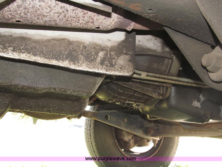 image for item B5158 2002 Ford E450 Super Duty box truck