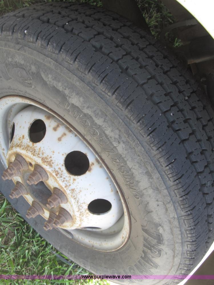 image for item B5158 2002 Ford E450 Super Duty box truck