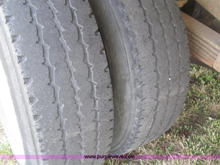 image for item B5158 2002 Ford E450 Super Duty box truck