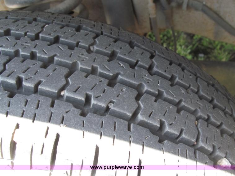 image for item B5158 2002 Ford E450 Super Duty box truck