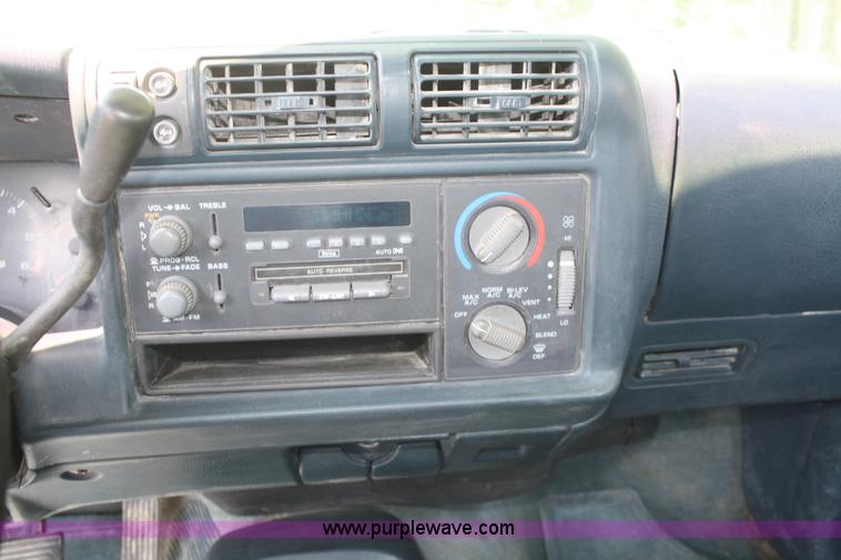 image for item B6813 1995 Chevrolet S10 pickup truck