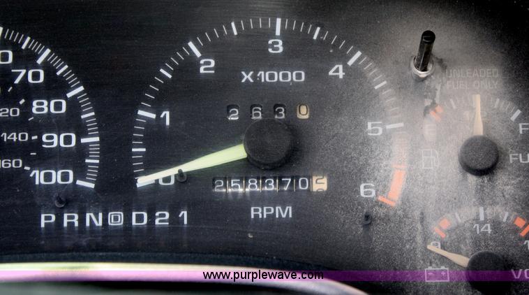 image for item B6813 1995 Chevrolet S10 pickup truck