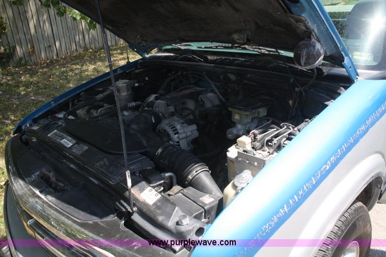 image for item B6813 1995 Chevrolet S10 pickup truck