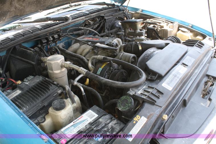 image for item B6813 1995 Chevrolet S10 pickup truck