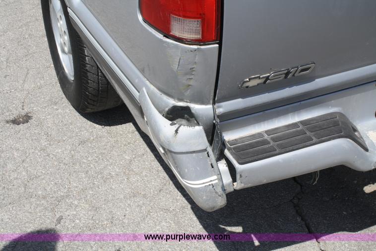 image for item B6813 1995 Chevrolet S10 pickup truck