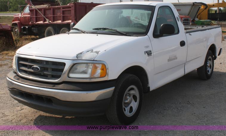 image for item B6837 2001 Ford F150 XL pickup truck