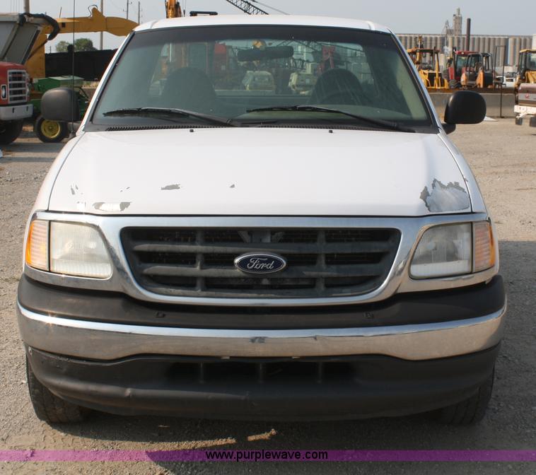 image for item B6837 2001 Ford F150 XL pickup truck