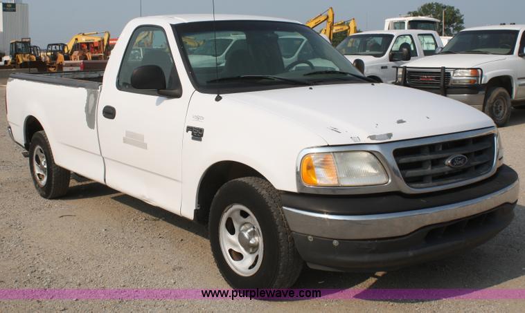 image for item B6837 2001 Ford F150 XL pickup truck