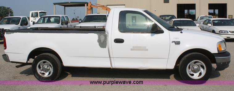 image for item B6837 2001 Ford F150 XL pickup truck