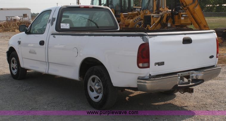 image for item B6837 2001 Ford F150 XL pickup truck