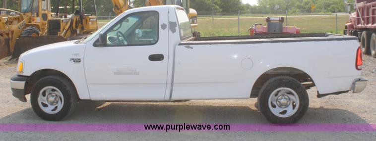 image for item B6837 2001 Ford F150 XL pickup truck