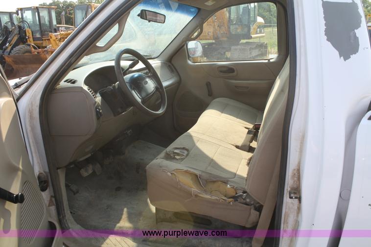 image for item B6837 2001 Ford F150 XL pickup truck