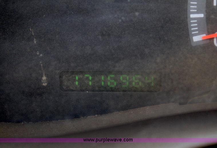 image for item B6837 2001 Ford F150 XL pickup truck