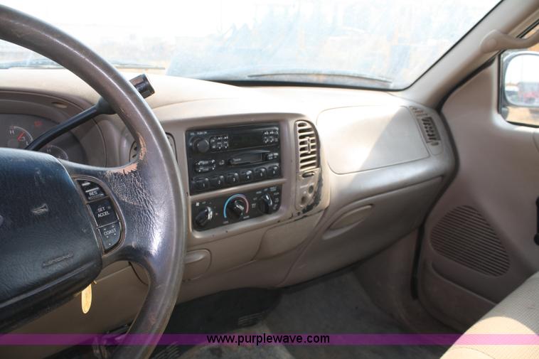 image for item B6837 2001 Ford F150 XL pickup truck