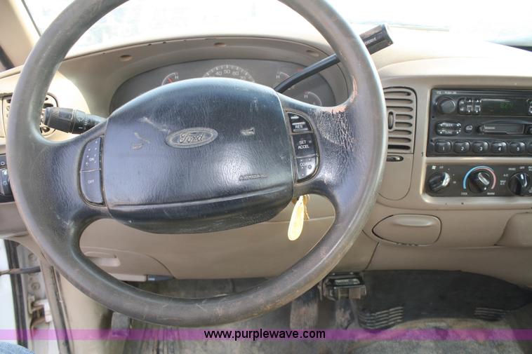 image for item B6837 2001 Ford F150 XL pickup truck