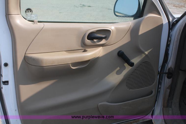 image for item B6837 2001 Ford F150 XL pickup truck