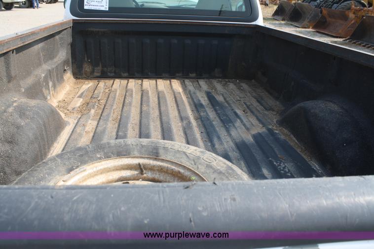 image for item B6837 2001 Ford F150 XL pickup truck