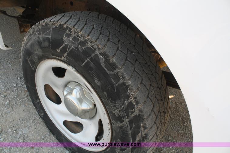 image for item B6837 2001 Ford F150 XL pickup truck