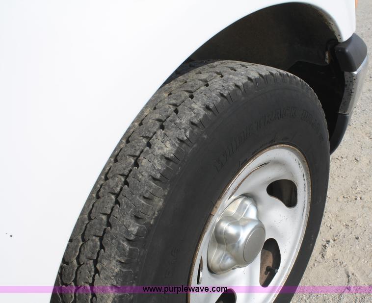 image for item B6837 2001 Ford F150 XL pickup truck