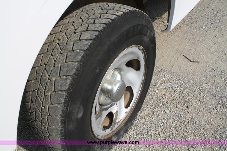 image for item B6837 2001 Ford F150 XL pickup truck