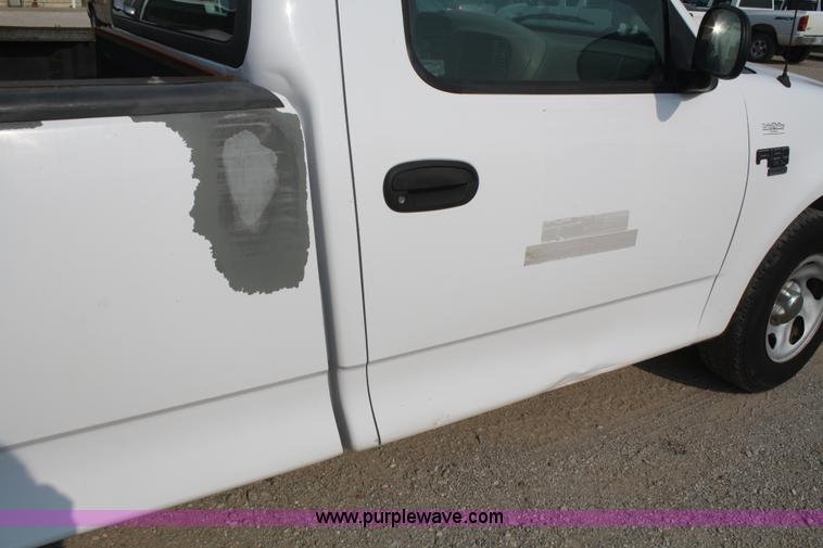 image for item B6837 2001 Ford F150 XL pickup truck