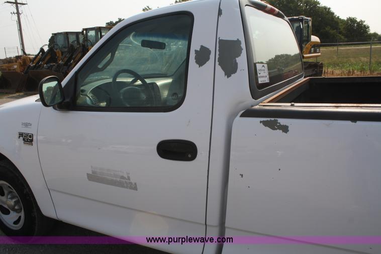 image for item B6837 2001 Ford F150 XL pickup truck