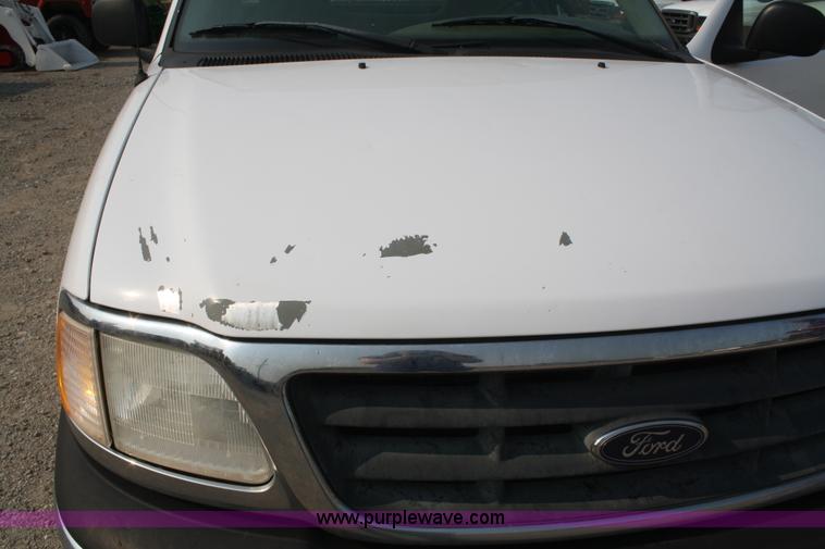 image for item B6837 2001 Ford F150 XL pickup truck