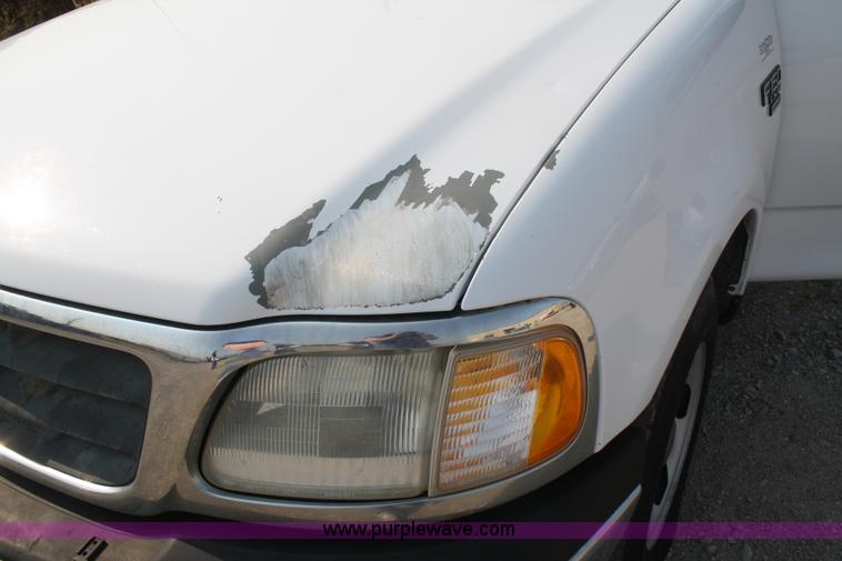 image for item B6837 2001 Ford F150 XL pickup truck