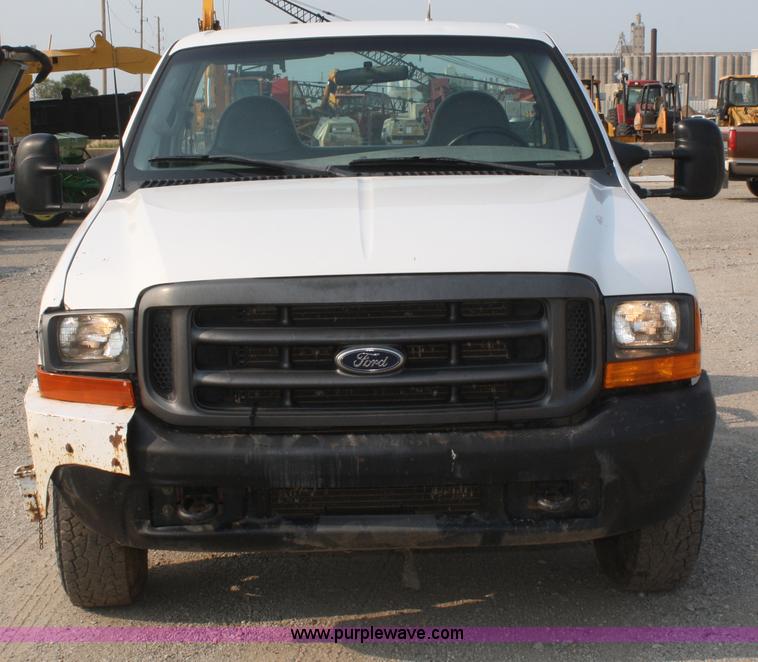image for item B6838 2000 Ford F250 XL pickup truck cab and chassis