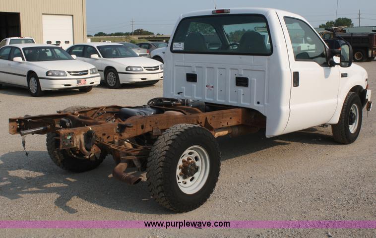 image for item B6838 2000 Ford F250 XL pickup truck cab and chassis