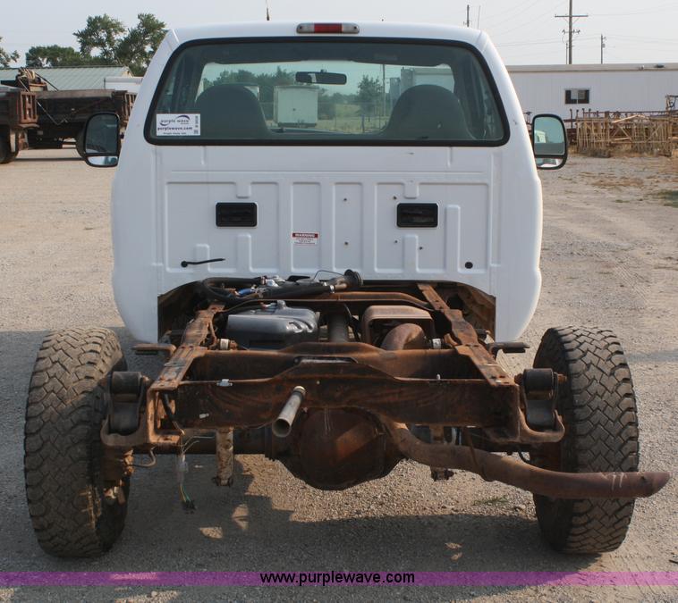 image for item B6838 2000 Ford F250 XL pickup truck cab and chassis