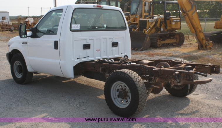image for item B6838 2000 Ford F250 XL pickup truck cab and chassis