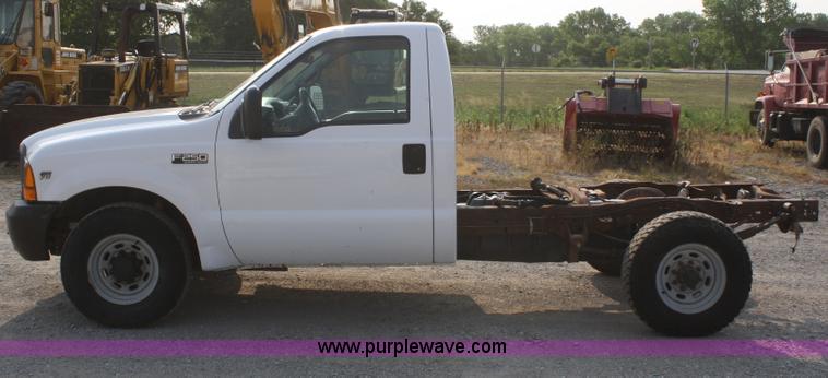 image for item B6838 2000 Ford F250 XL pickup truck cab and chassis