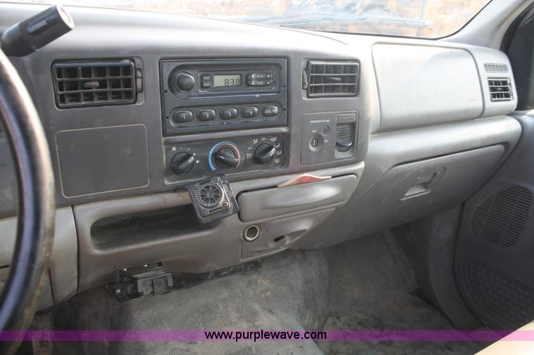 image for item B6838 2000 Ford F250 XL pickup truck cab and chassis