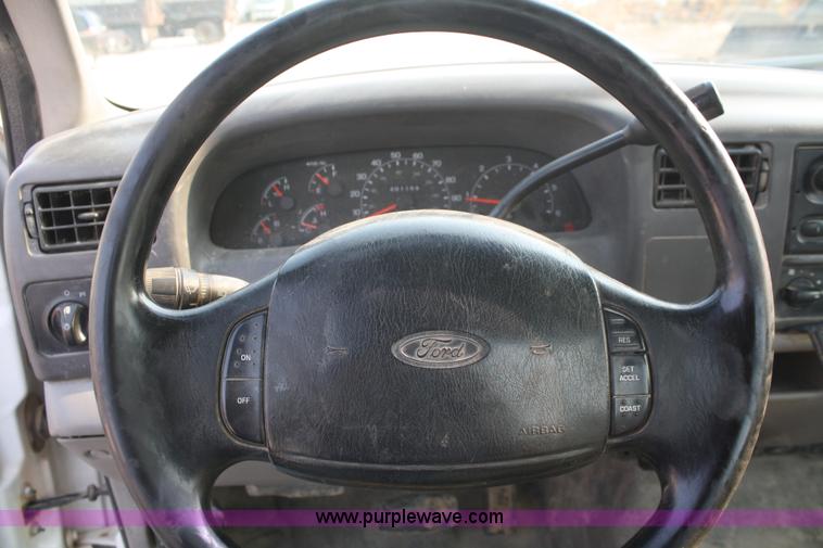 image for item B6838 2000 Ford F250 XL pickup truck cab and chassis