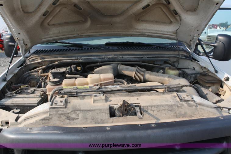 image for item B6838 2000 Ford F250 XL pickup truck cab and chassis