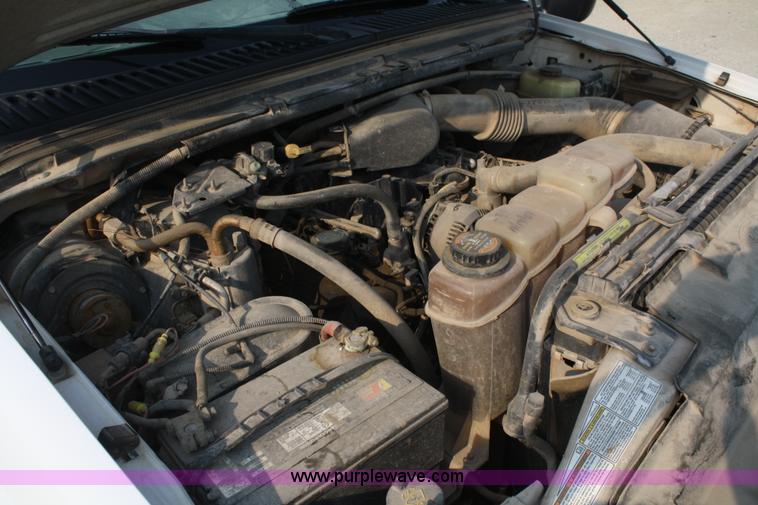 image for item B6838 2000 Ford F250 XL pickup truck cab and chassis