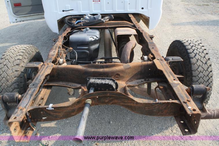 image for item B6838 2000 Ford F250 XL pickup truck cab and chassis