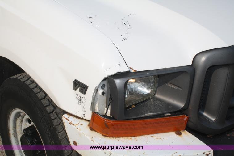 image for item B6838 2000 Ford F250 XL pickup truck cab and chassis