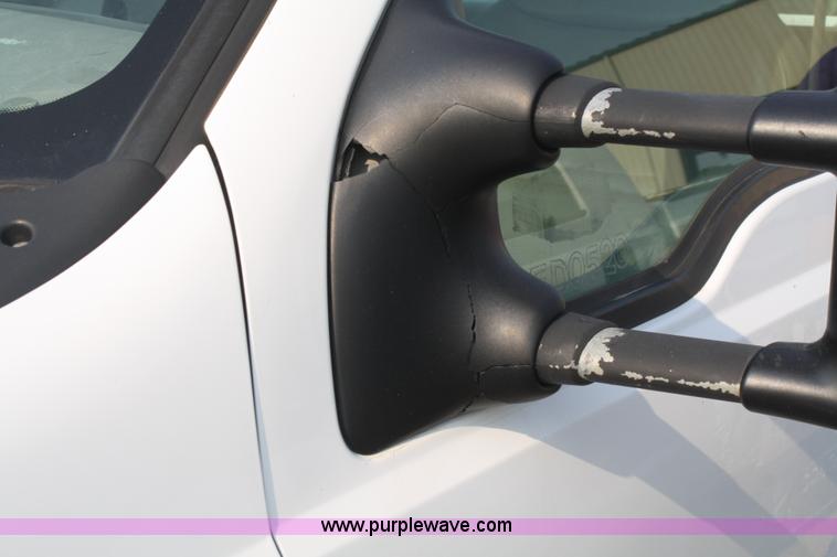 image for item B6838 2000 Ford F250 XL pickup truck cab and chassis