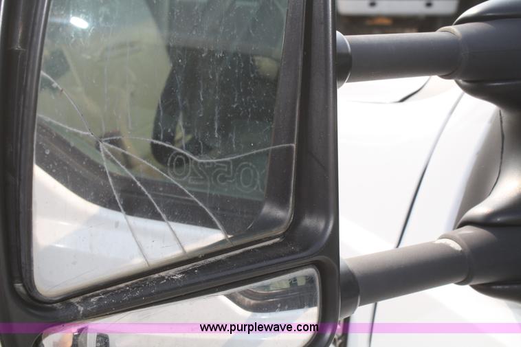 image for item B6838 2000 Ford F250 XL pickup truck cab and chassis