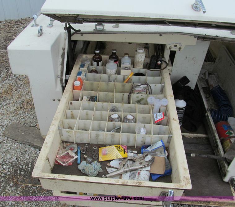 Bowie Royal 8 veterinary mobile clinic truck box in Bolivar, MO Item