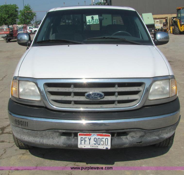 image for item C2577 2001 Ford F150 XLT club cab pickup truck