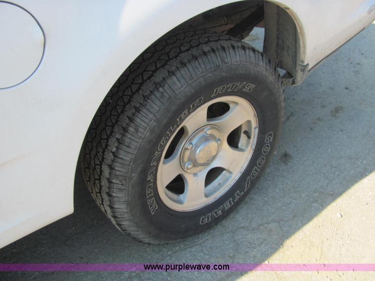 image for item C2577 2001 Ford F150 XLT club cab pickup truck