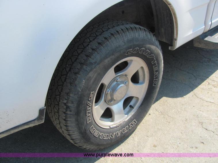 image for item C2577 2001 Ford F150 XLT club cab pickup truck