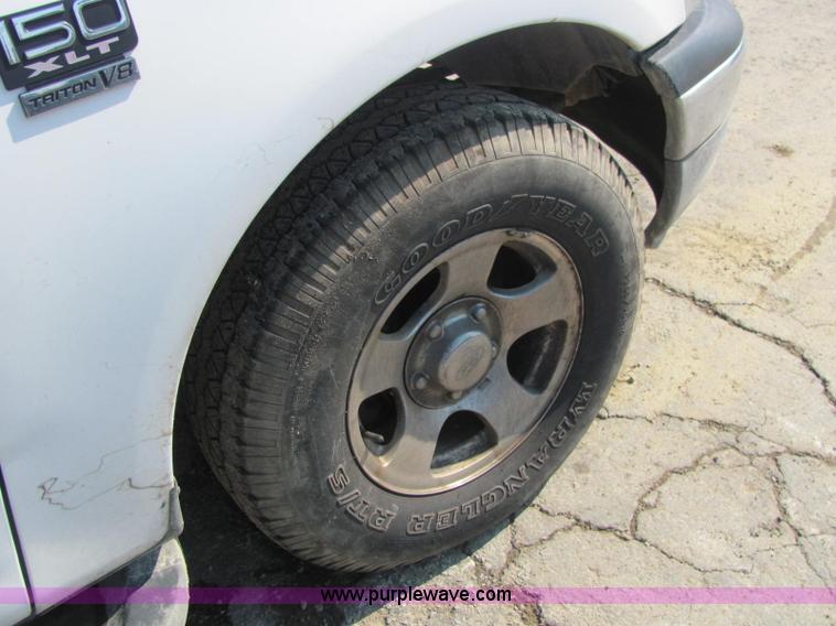 image for item C2577 2001 Ford F150 XLT club cab pickup truck