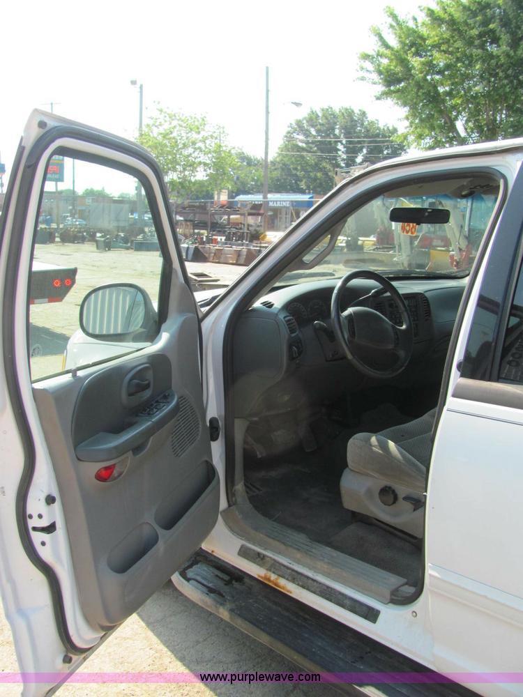 image for item C2577 2001 Ford F150 XLT club cab pickup truck