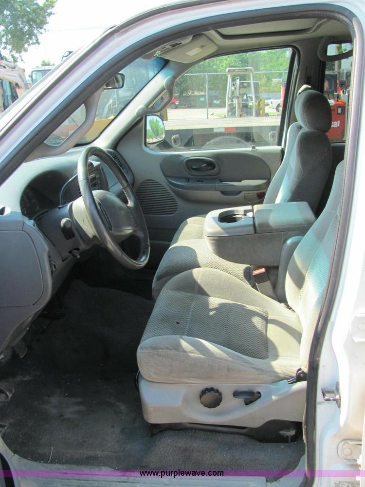 image for item C2577 2001 Ford F150 XLT club cab pickup truck