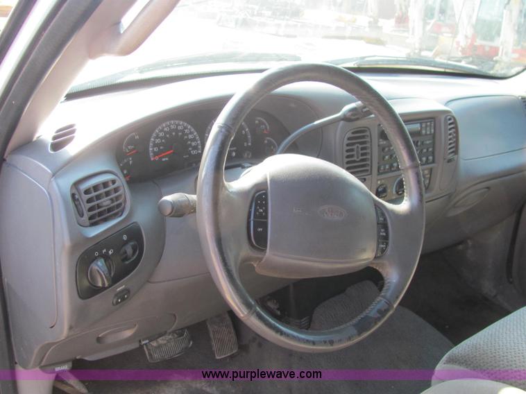 image for item C2577 2001 Ford F150 XLT club cab pickup truck